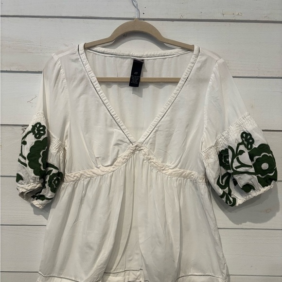 Anthropology Lithe White and Green 3/4 Sleeve Tie Front Blouse - Picture 3 of 13